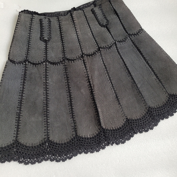 Vintage Black Suede Patchwork Miniskirt With Crochet Lace Trim 70s Boho 38 EU 6 - Picture 5 of 15